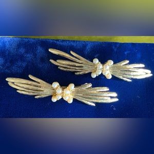 Vintage Pair of Gold Tone Hair Clips